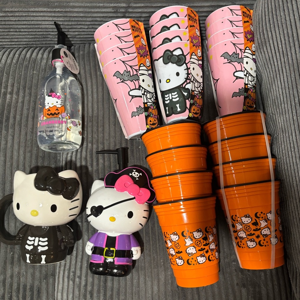 Hello kitty Halloween cups